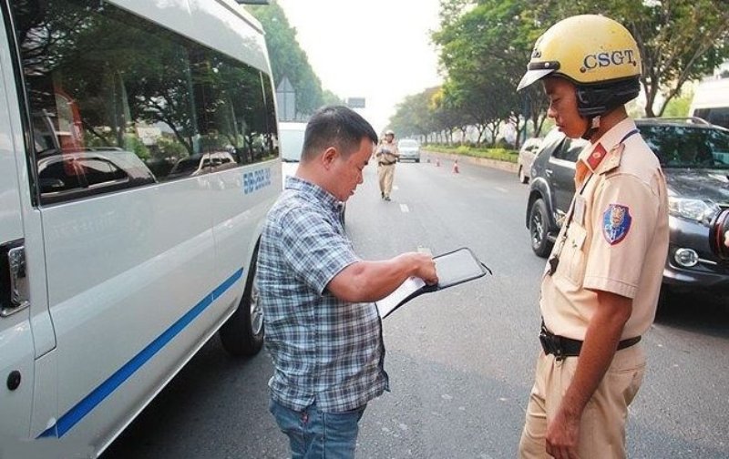 không có bằng lái xe ô tô phạt bao nhiêu