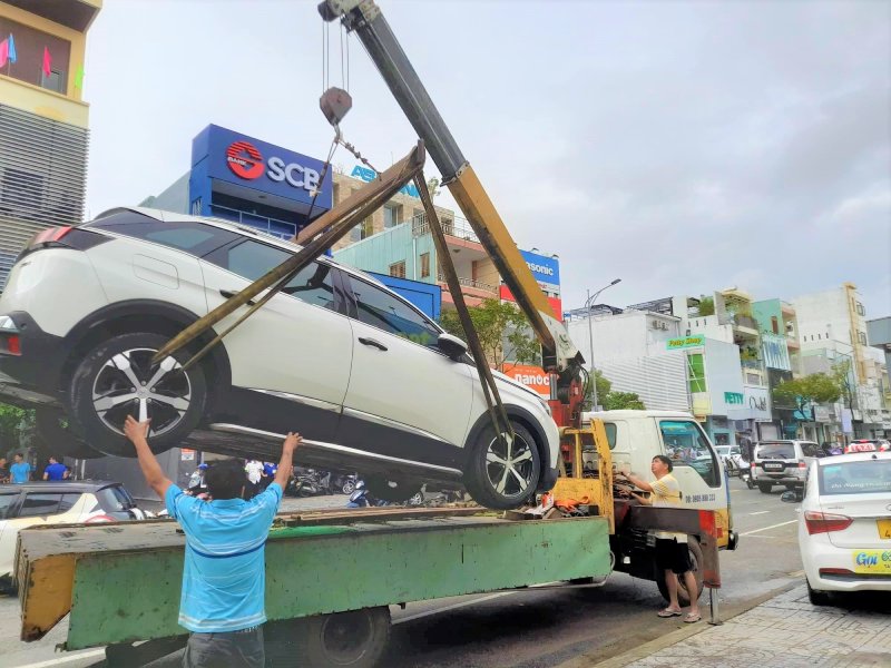 xe ô tô bị chết máy mùa mưa