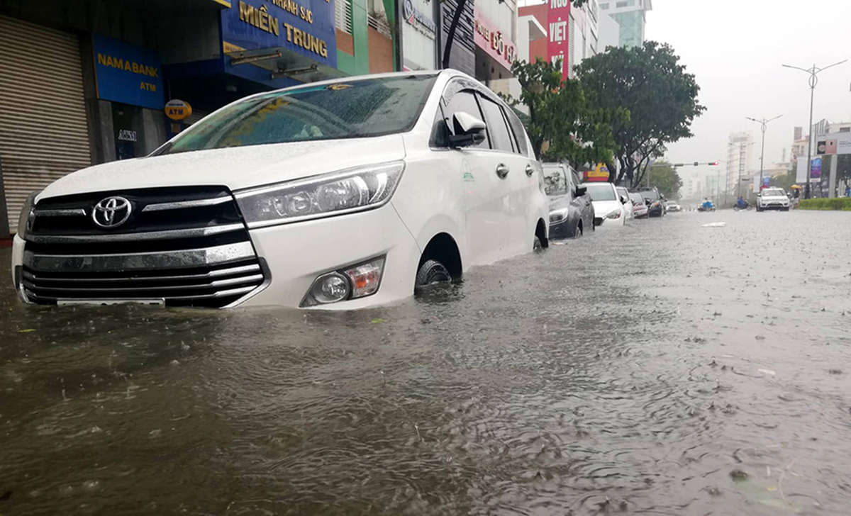 xe ô tô bị ngập nước có sao không